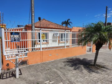 Casa � venda no bairro Laranjal em Pelotas/RS