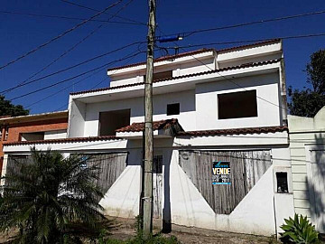 Sobrado � venda no bairro Tr�s Vendas em Pelotas/RS