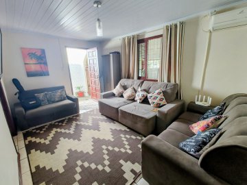 Casa � venda no bairro Laranjal em Pelotas/RS