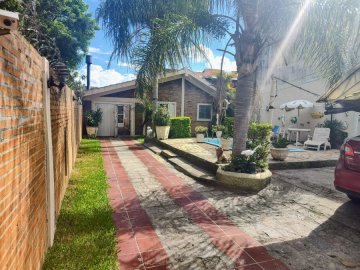 Casa � venda no bairro Laranjal em Pelotas/RS